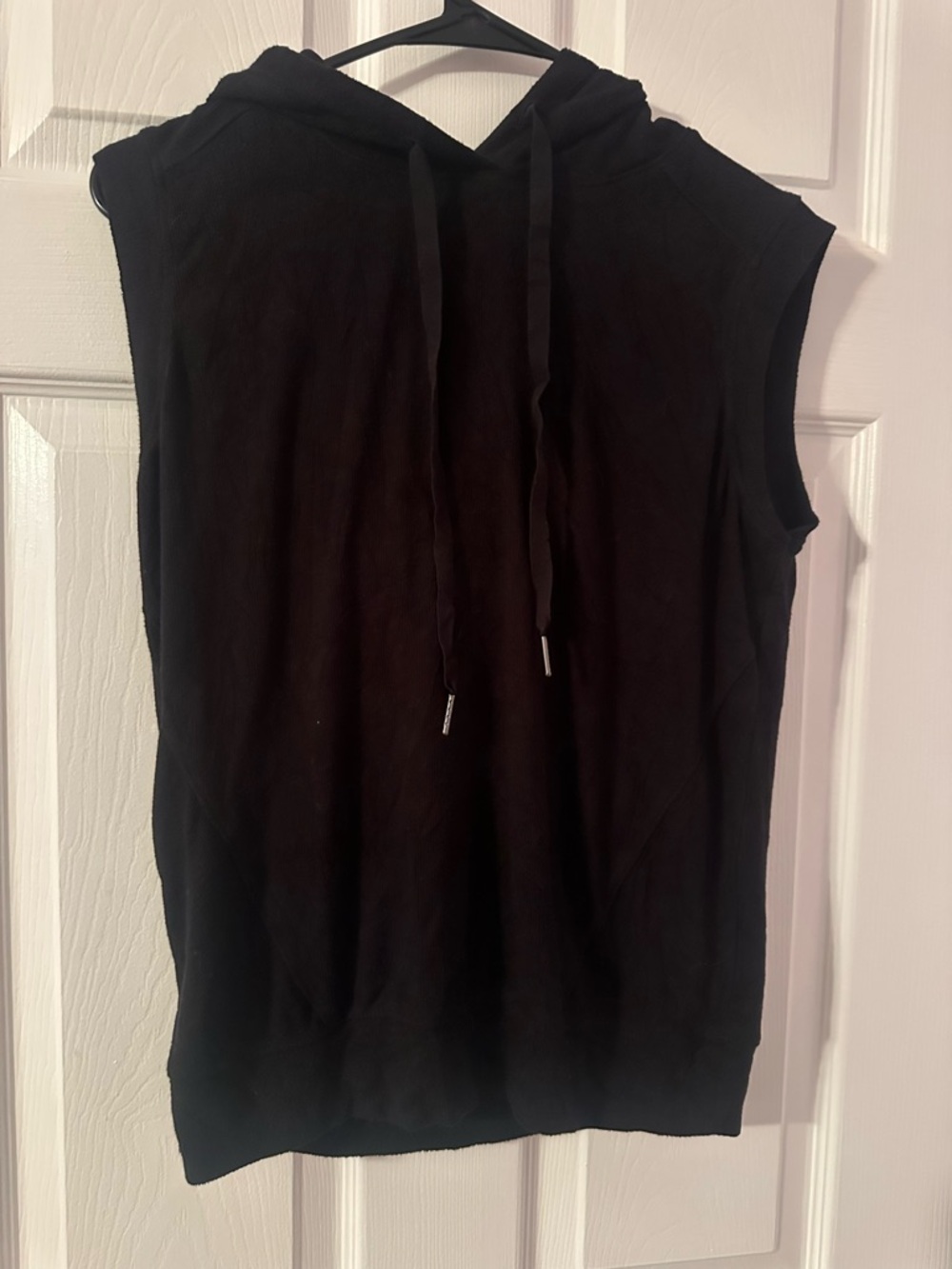 Evereve Black Sleeveless Hoodie Tank